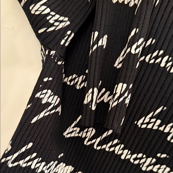 Balenciaga Black and White Script Knit - Picture 4 of 10